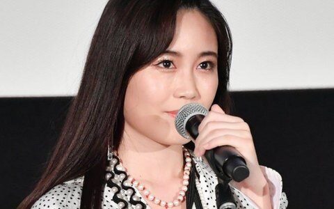 鷲尾伶菜の父親が見せた寡黙な愛、人気の裏にある静かな絆をひも解く