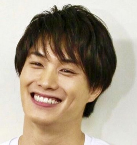 鈴木伸之の奥さんはどんな人？画像からあふれる笑顔の理由とは